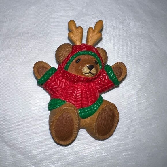 Hallmark Vintage Christmas Teddy In Sweater‎ and Antlers  Brooch - Picture 2 of 11
